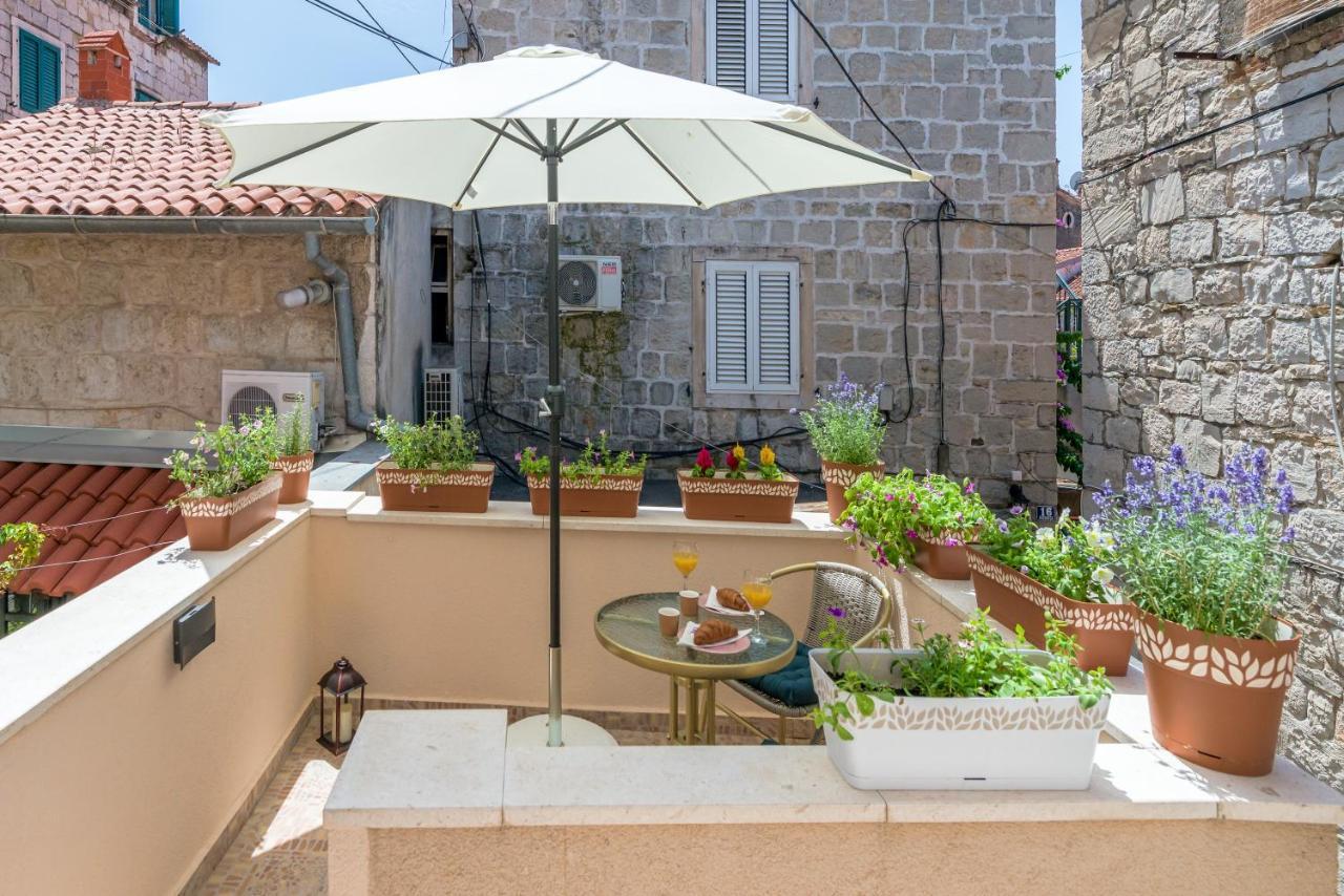 Diva 1,stylish Centrally Located Near *