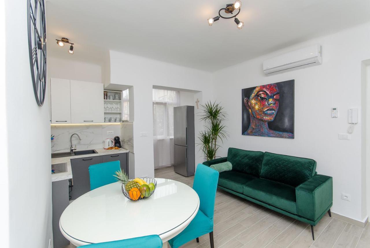 Apartment Blue Moon