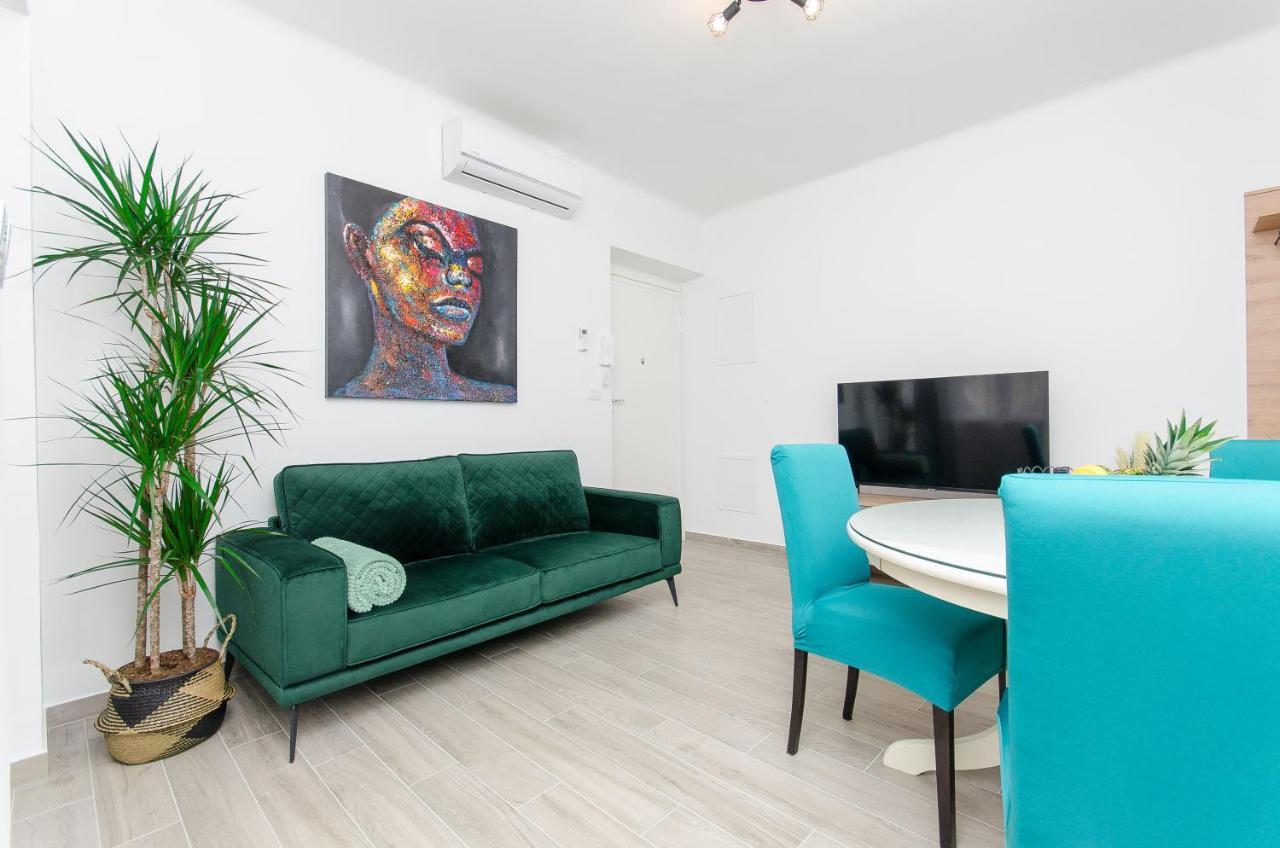 Blue Moon Apartment