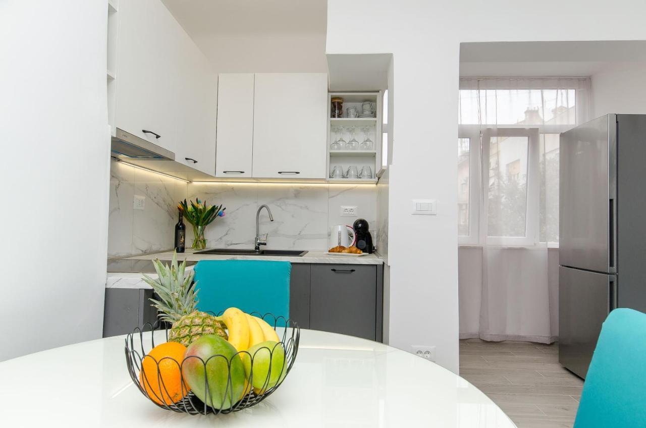 Blue Moon Apartment Split