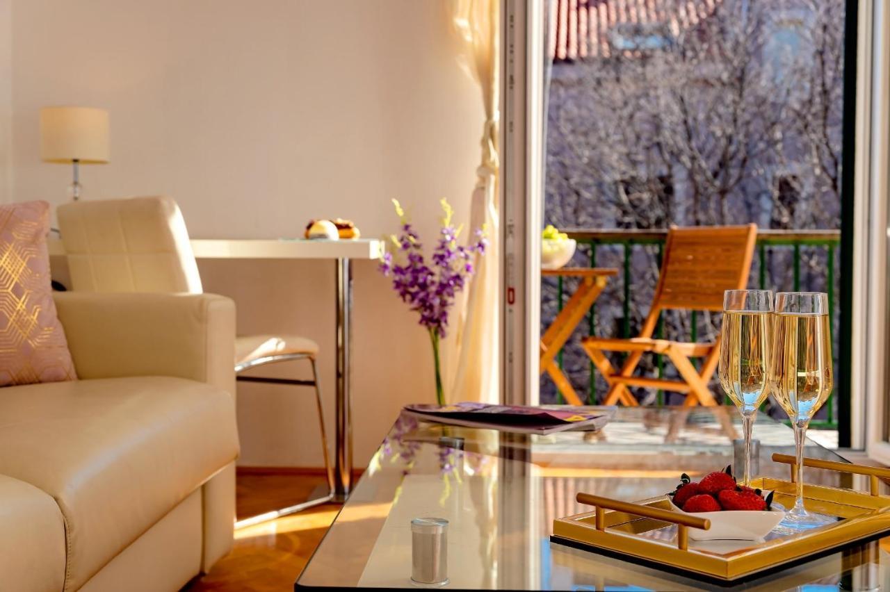 Palomar Luxury Split