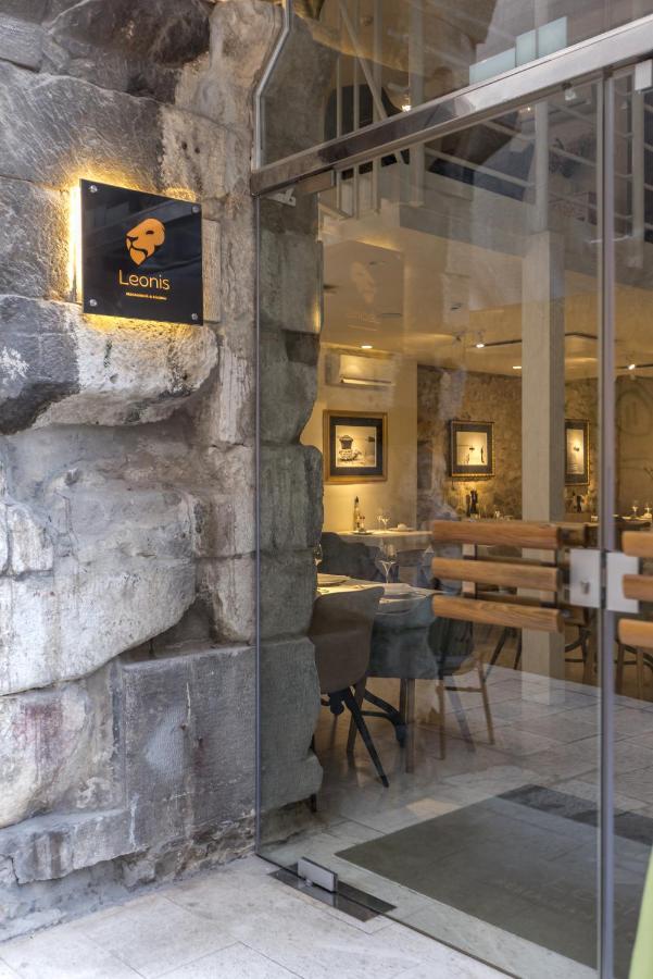 Leonis Restaurant & Acomodação com café da manhã 