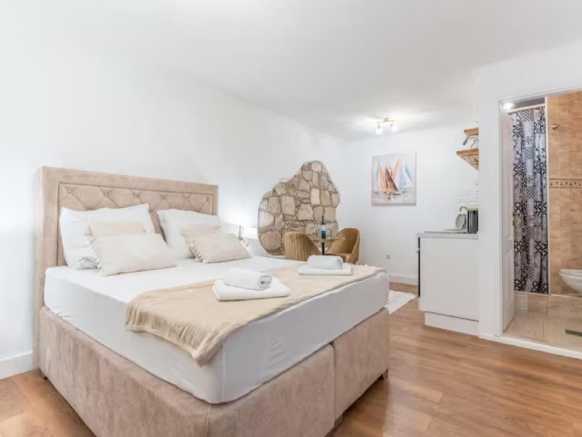 Art Center Apartment *