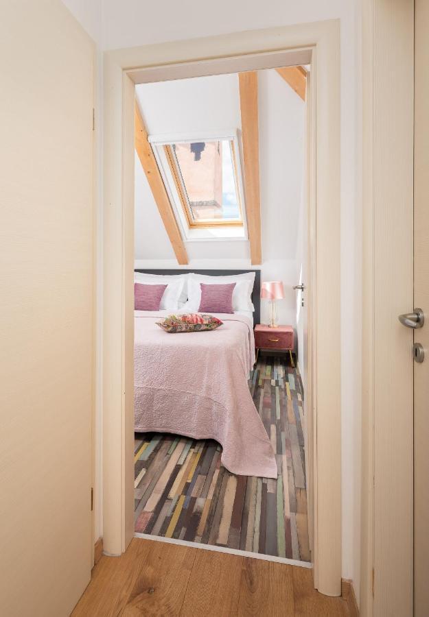 Romantic Attic * Split