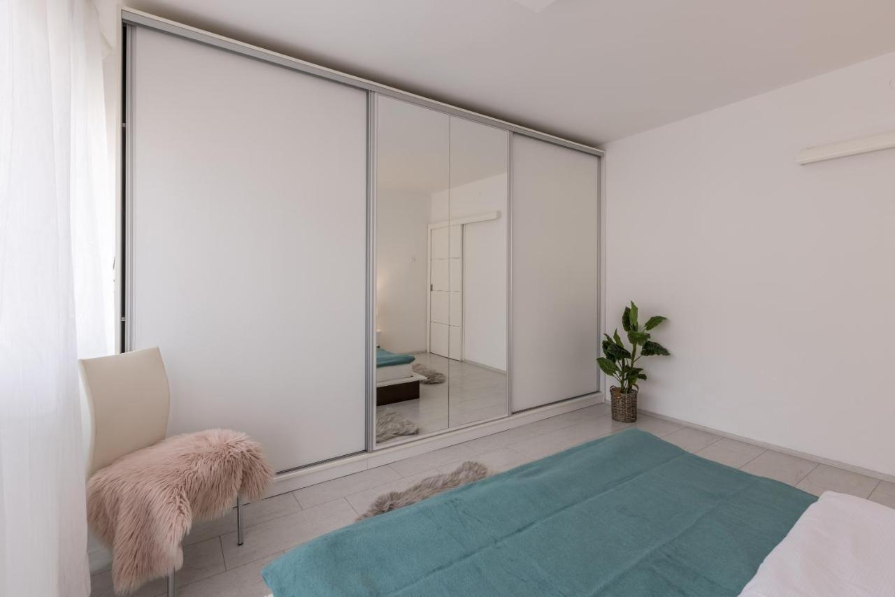 Appartement Doors Of West
