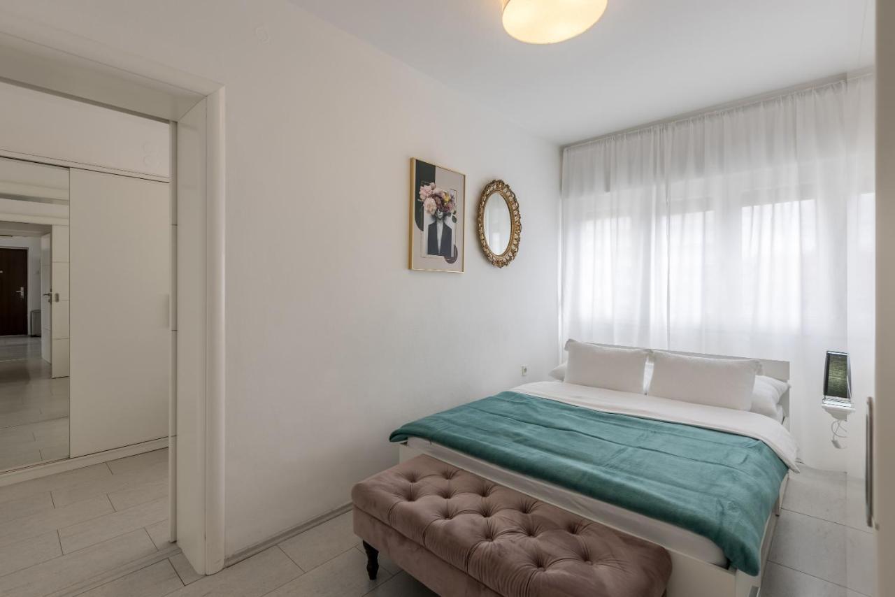 Doors Of West Appartement