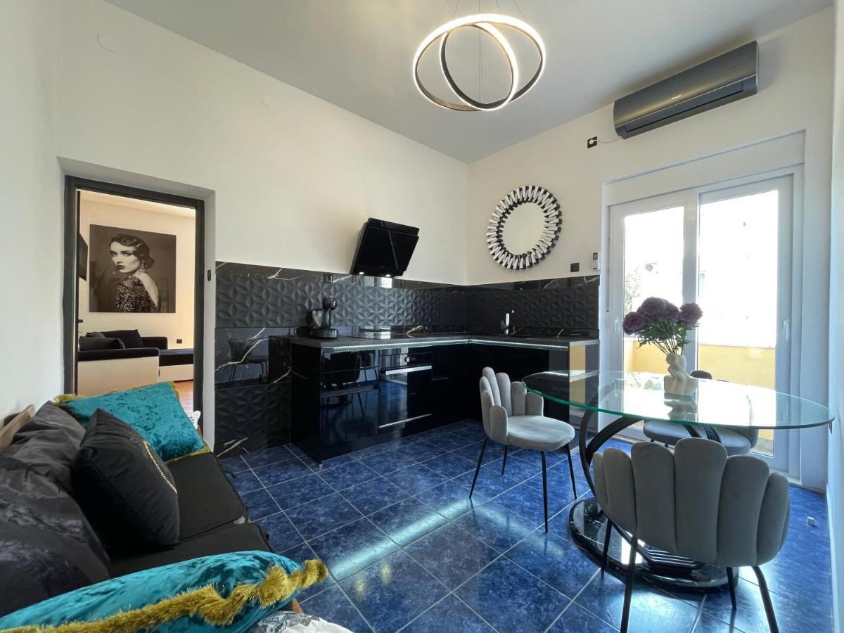 Apartment Mini Palais - Beachfront, 5 Min Center, Terrace