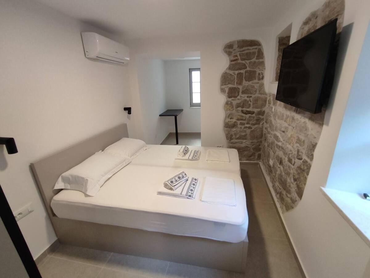 The Center Of Split, Renovated Stone House Apartment Split