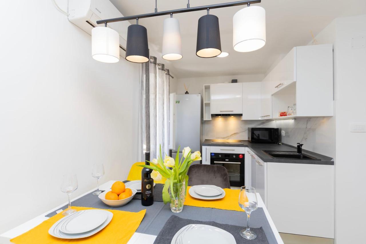 Modern Cozy Bonnie In Center Of Split. Split