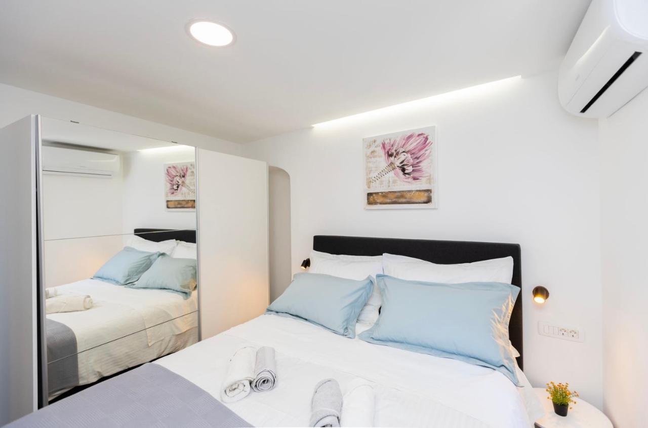 Apartment Modern Cozy Bonnie In Center Of Split. *