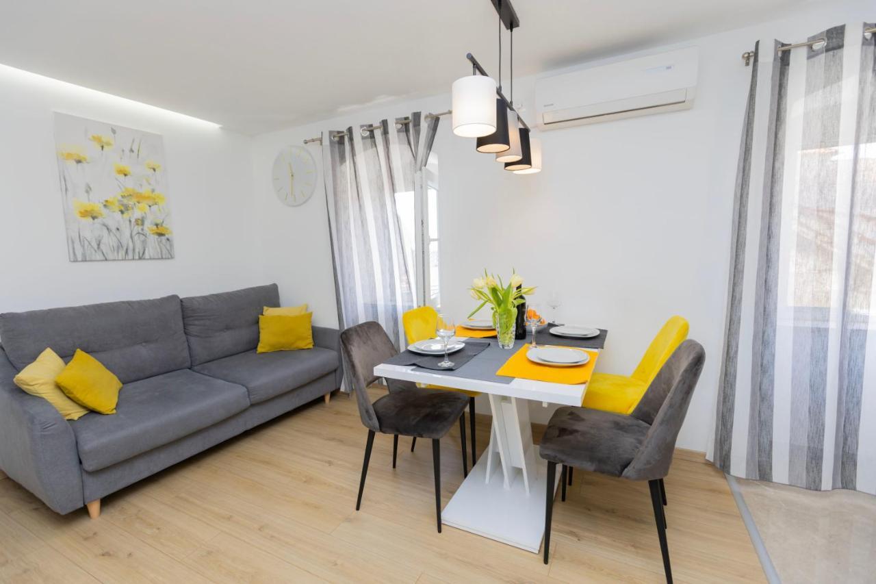 Modern Cozy Bonnie In Center Of Split. Split