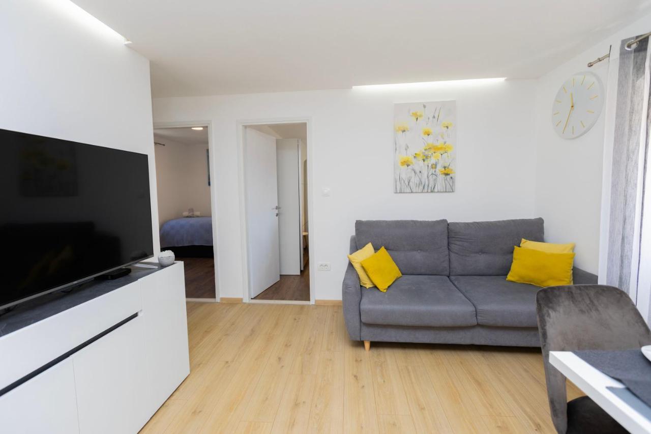 Modern Cozy Bonnie In Center Of Split. Apartment