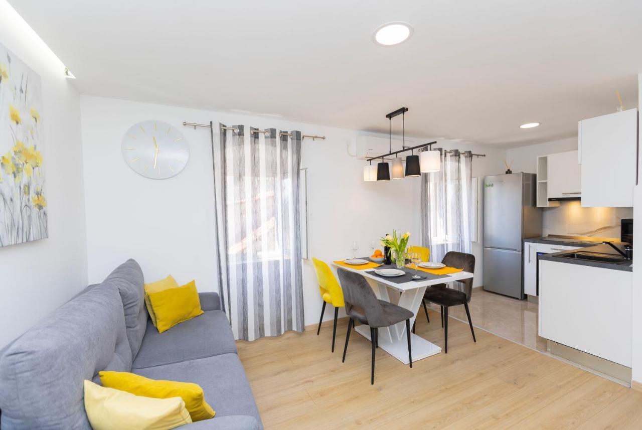 Modern Cozy Bonnie In Center Of Split. Apartment