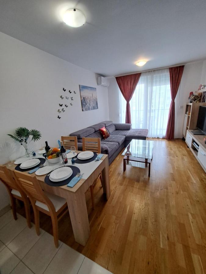 Mariposa: Balcony With Parking Near Split's Largest Mall Split