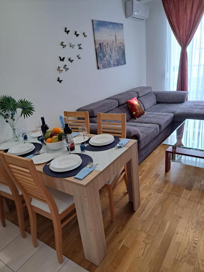 Mariposa: Balcony With Parking Near Split's Largest Mall Apartman Split