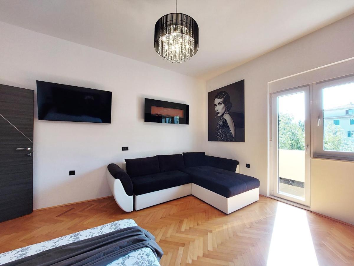 Apartment Mini Palais - Beachfront, 5 Min Center, Terrace *