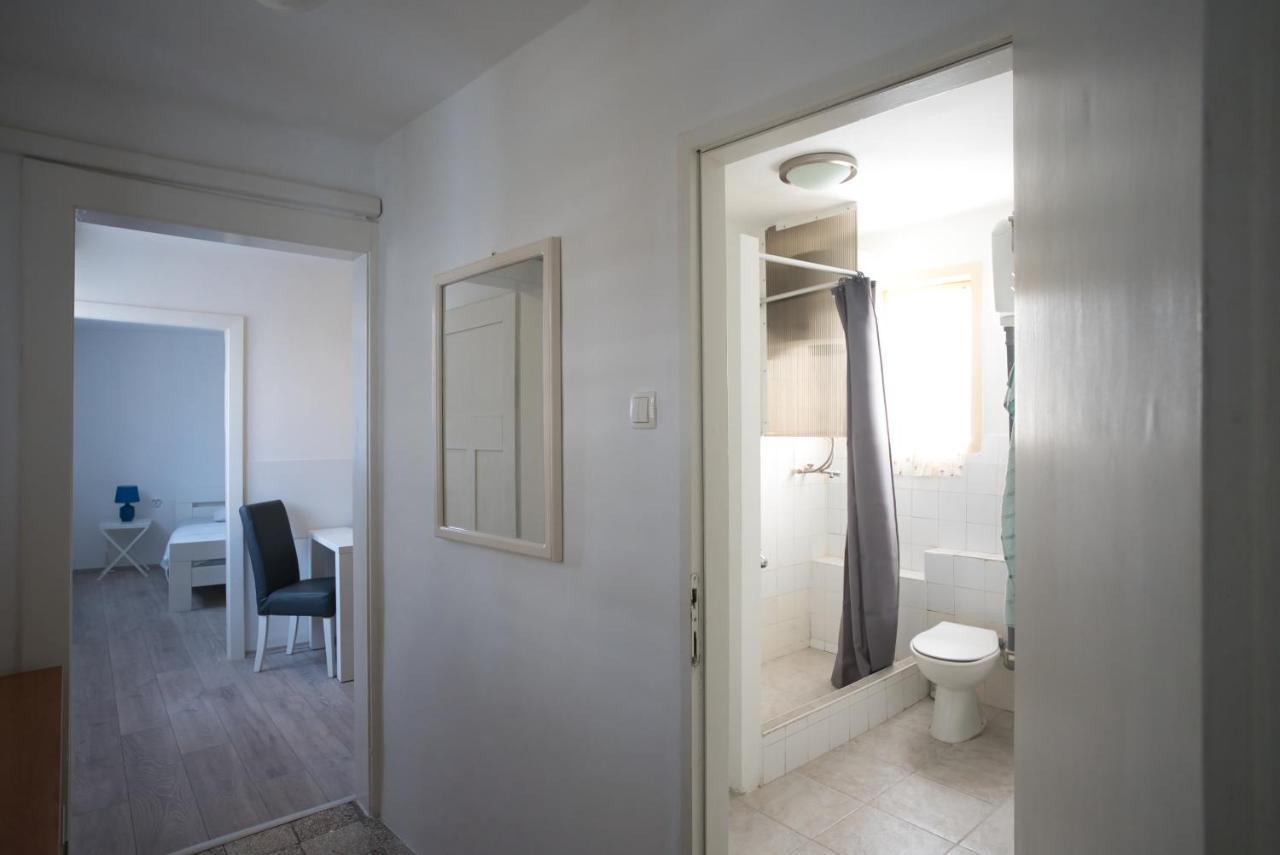 Fly Apartment Split
