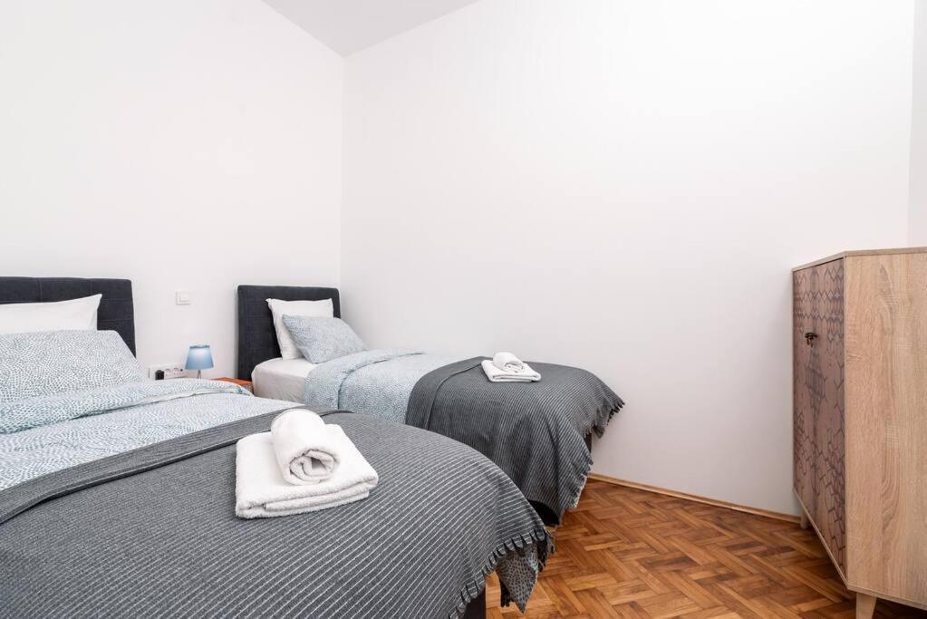 4-bedroom 1 Min From Bacvice Split