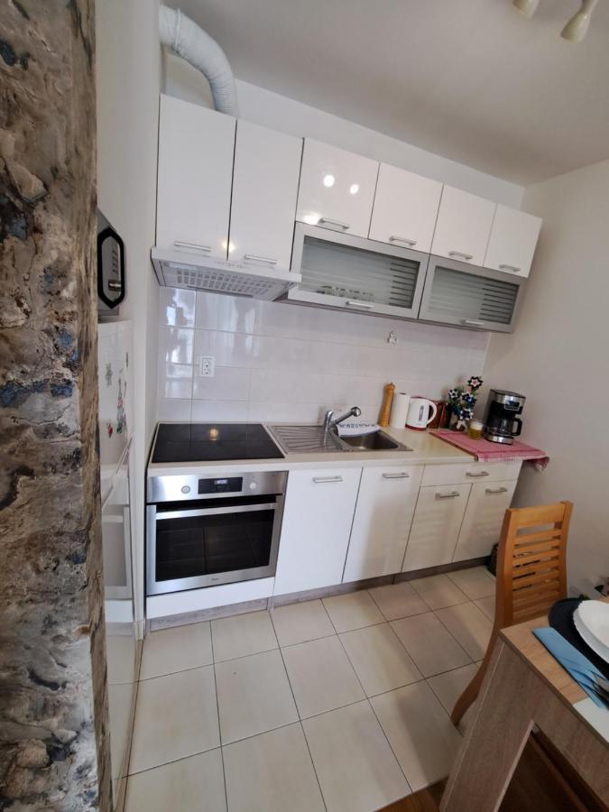 Mariposa: Balcony With Parking Near Split's Largest Mall *