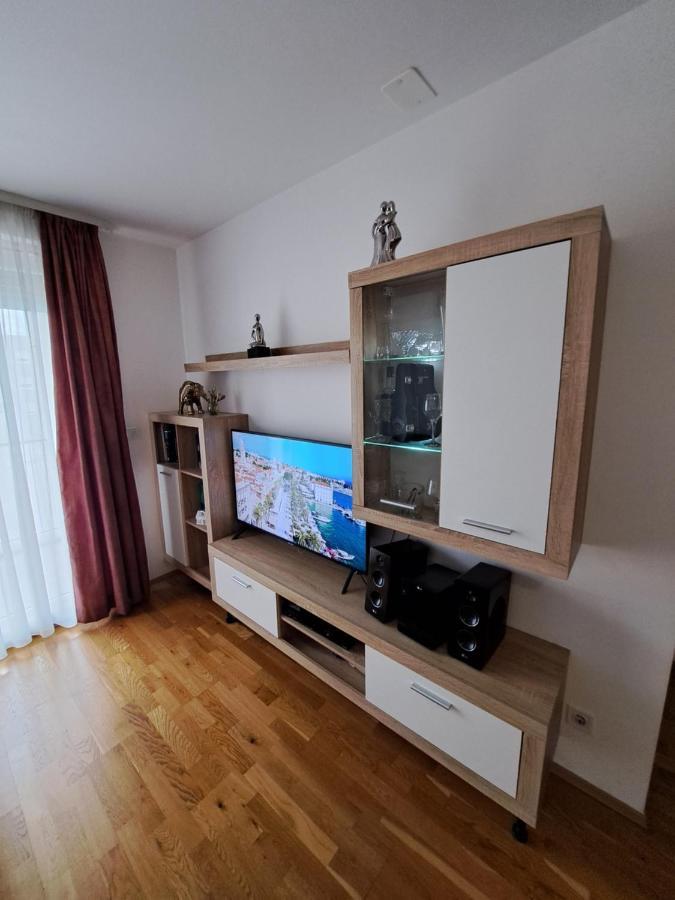 Mariposa: Balcony With Parking Near Split's Largest Mall Apartman Split