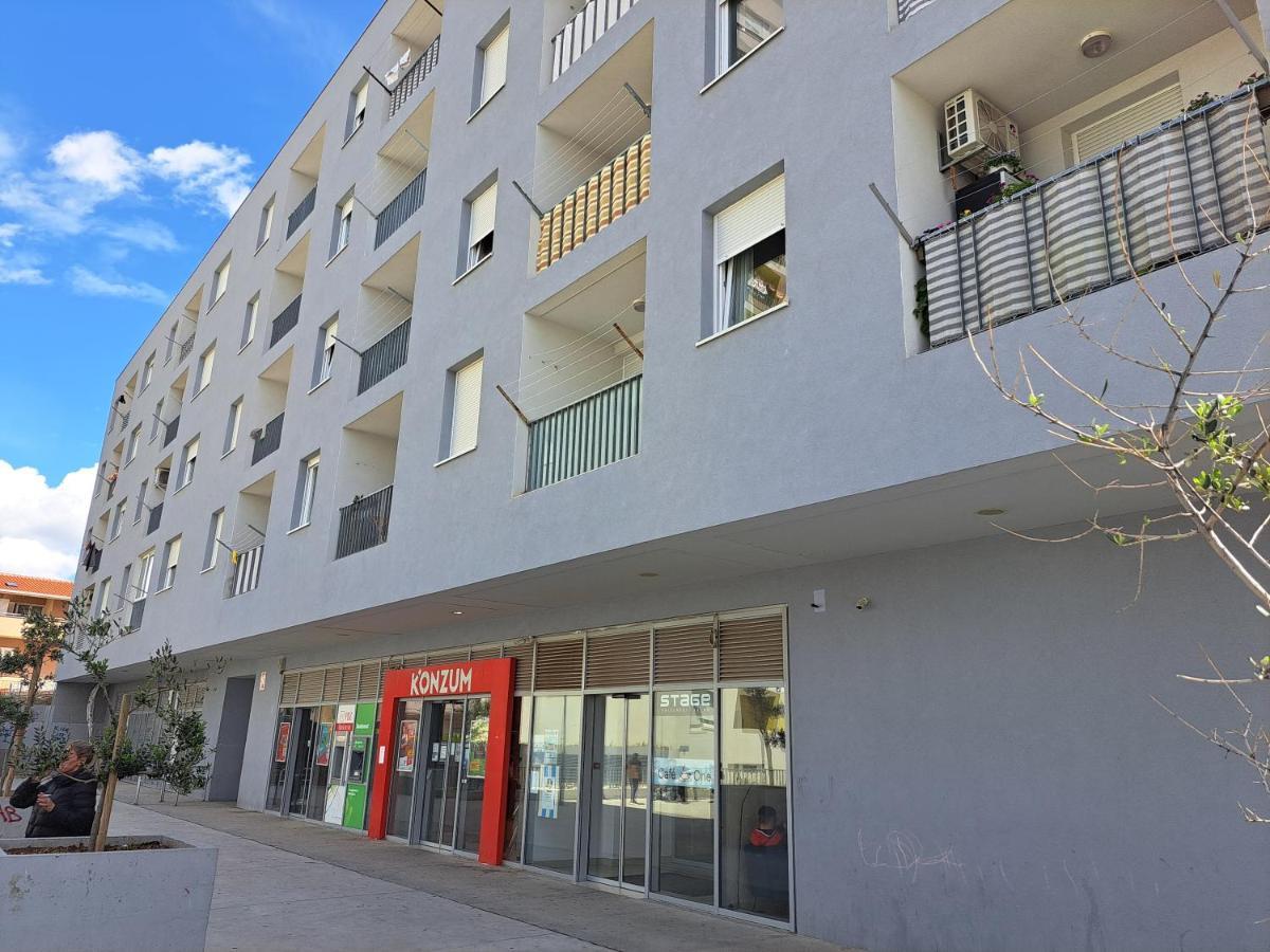 Mariposa: Balcony With Parking Near Split's Largest Mall * Split