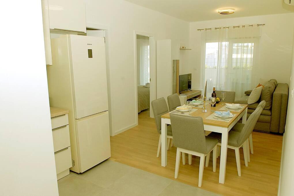 Camino - Near Mall Of Apartment *