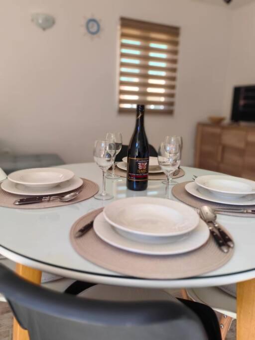 Marija, New 1bd Apt With Free Parking Apartment