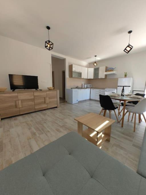 Marija, New 1bd Apt With Free Parking Apartment *
