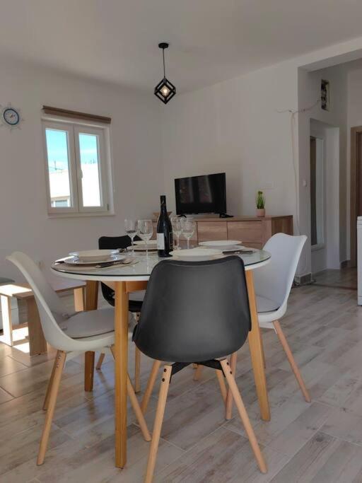 Apartment Marija, New 1bd Apt With Free Parking Split