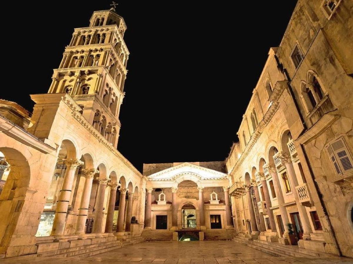 Art Center *