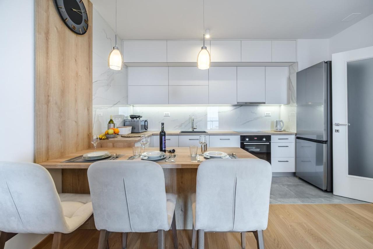 Apartment Golden View 7 *