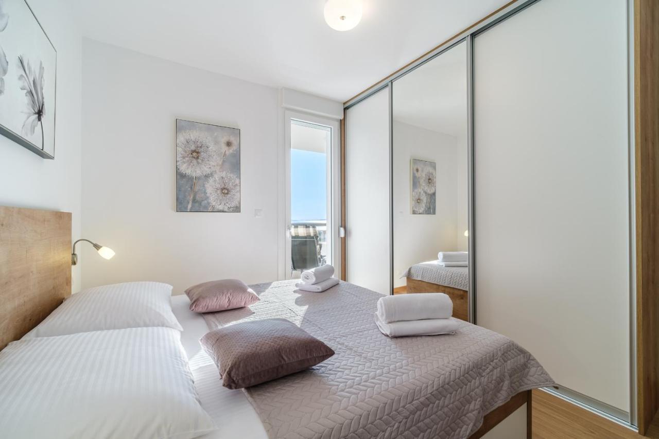 Golden View 7 * Split