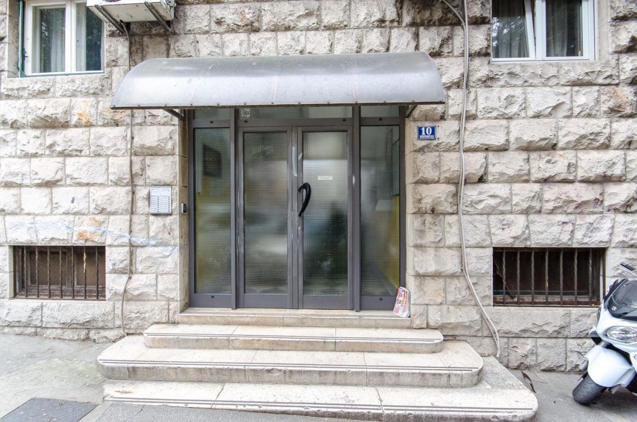 Blue Moon Apartment *