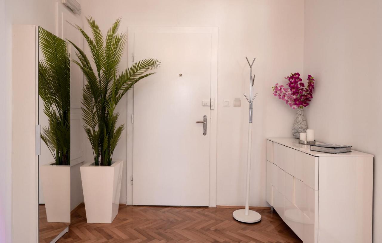 Palomar Luxury Apartment *
