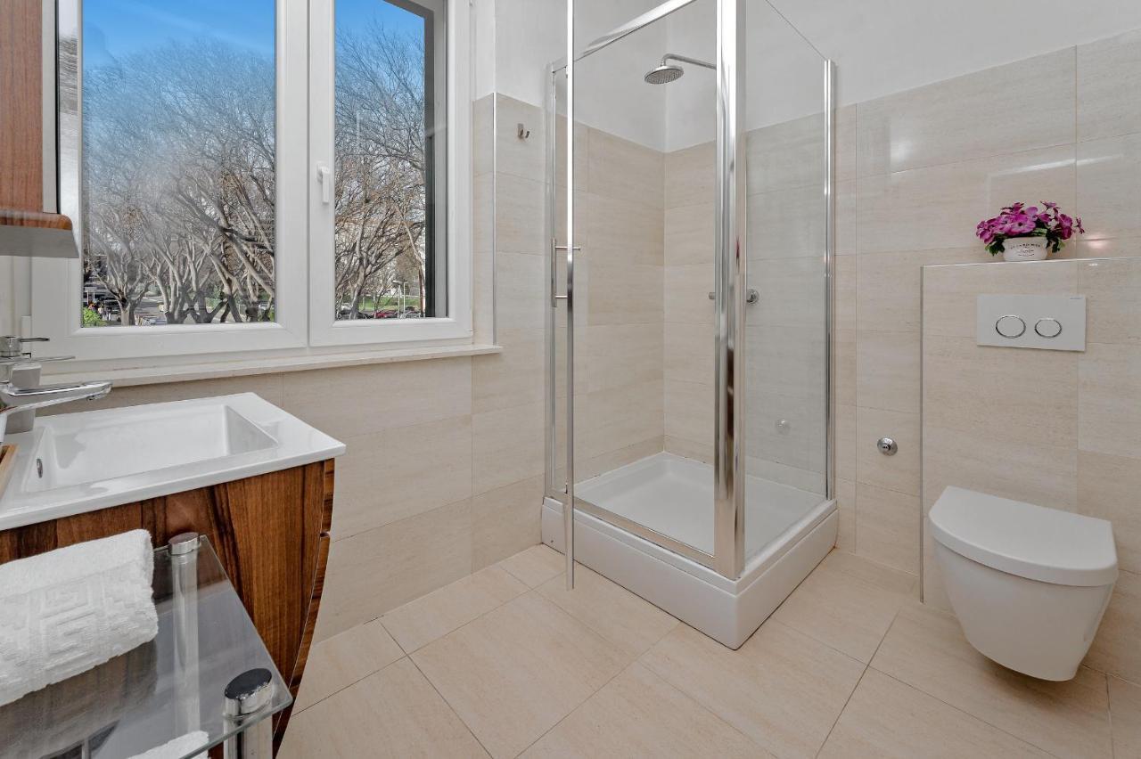 Palomar Luxury Split