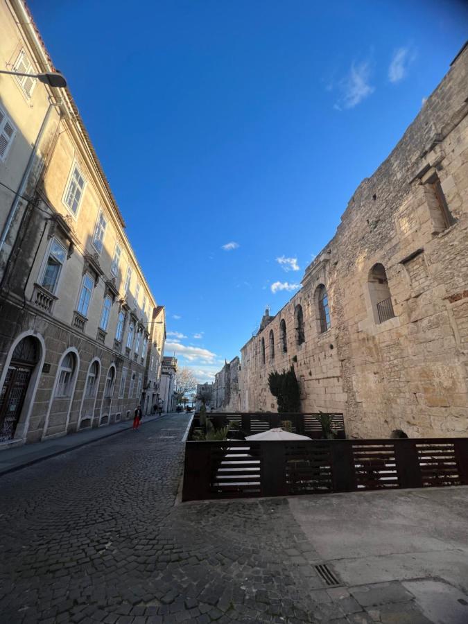 Leonis Restaurant & Acomodação com café da manhã  4*