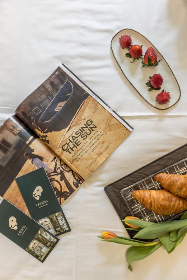 Acomodação com café da manhã  Leonis Restaurant & 4*