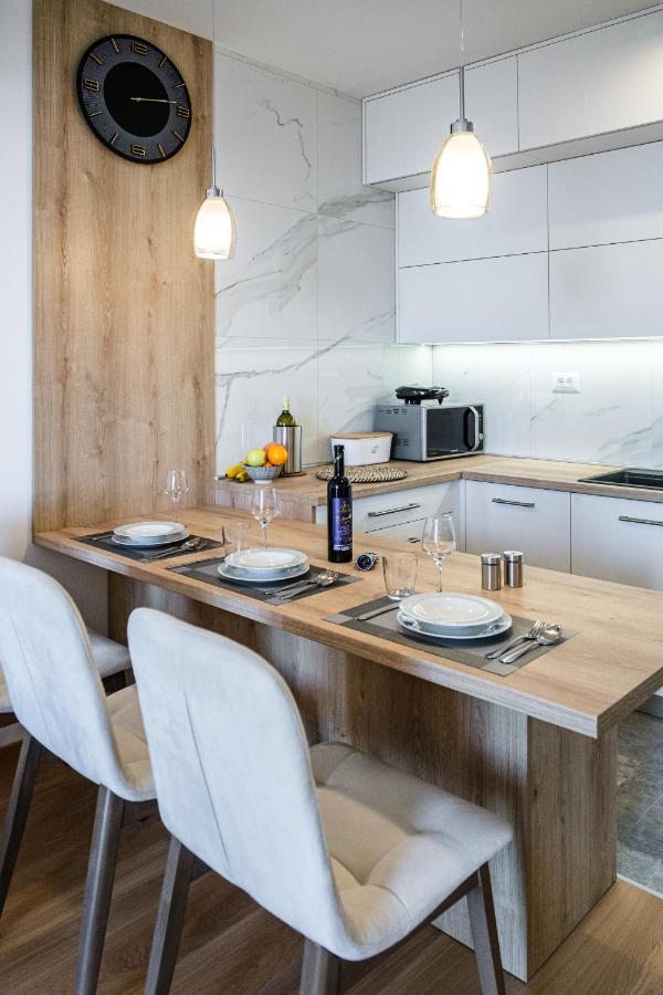 Apartment Golden View 8 *