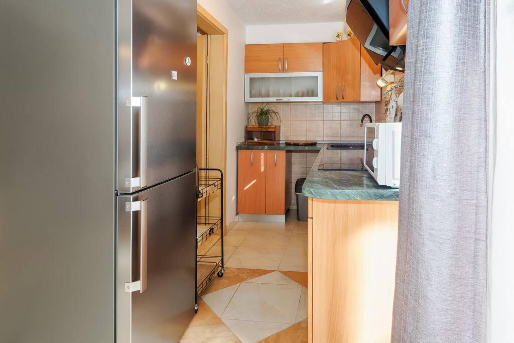 Relaxing 2bd Apartment, Ground Floor - Walk To Old Town Apartman Split