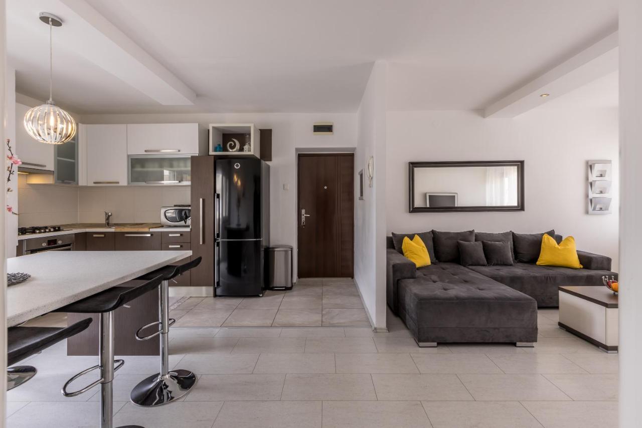 Appartement Doors Of West