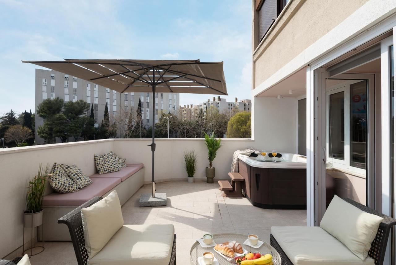 Glow Luxury With Terrace And Jacuzzi Apartment Split