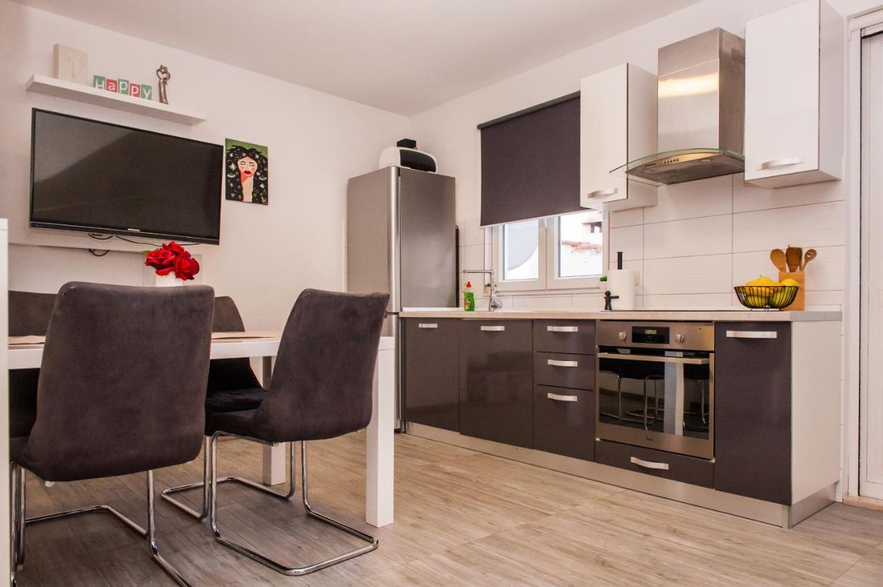 Miki - City Center With Large Balcony Apartment