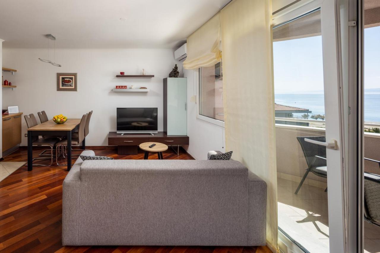 Apartment Big Modern Two - Bedroom With Sea View And Balcony -
