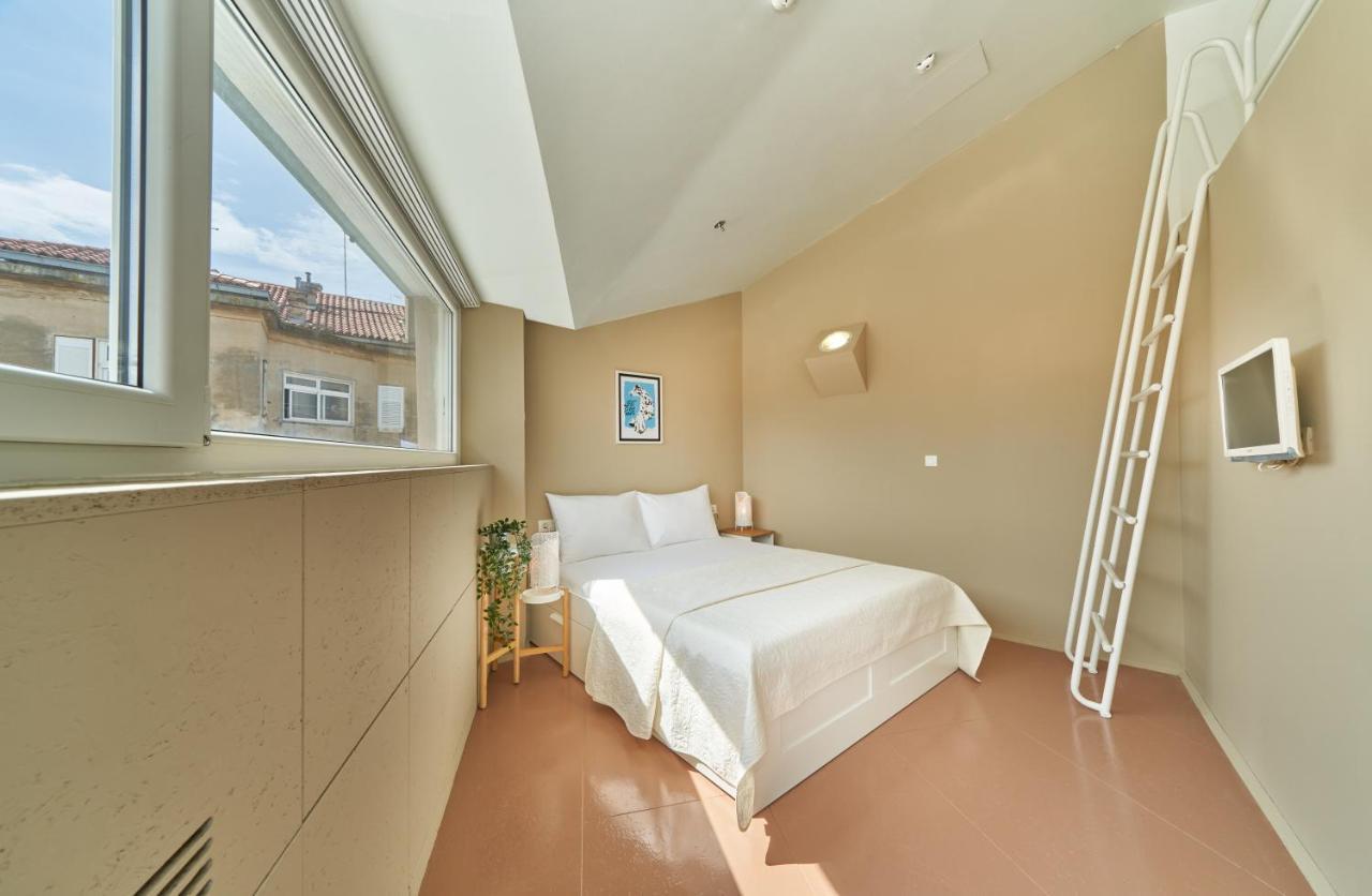 Design One Hostel *