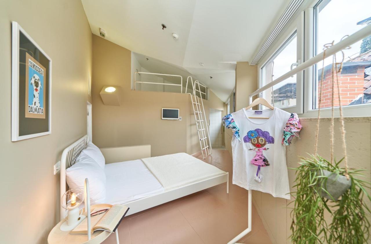 Design One Hostel *