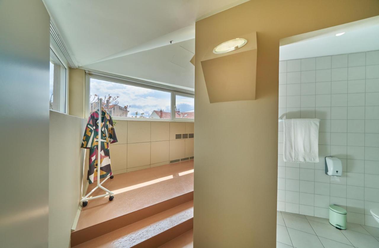 Design One Hostel
