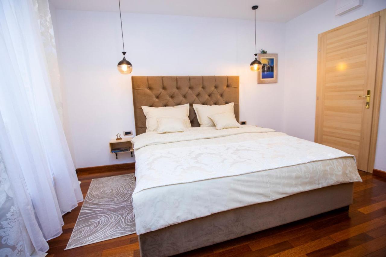 Apartment Ideal #2 Split