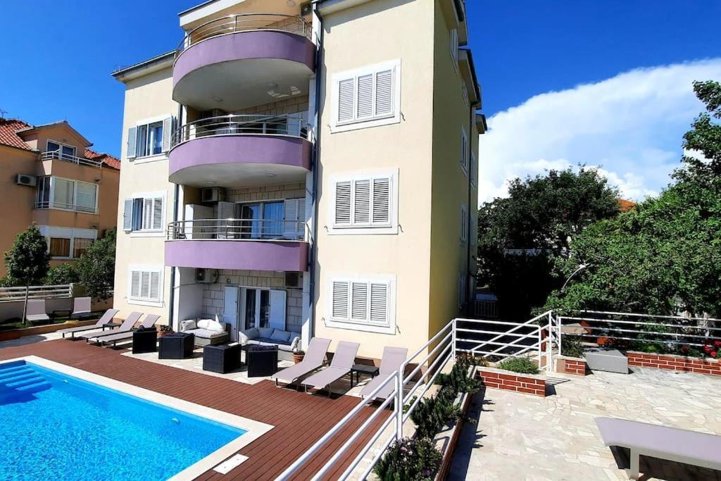 Sun With Sea View And Shared Pool Split
