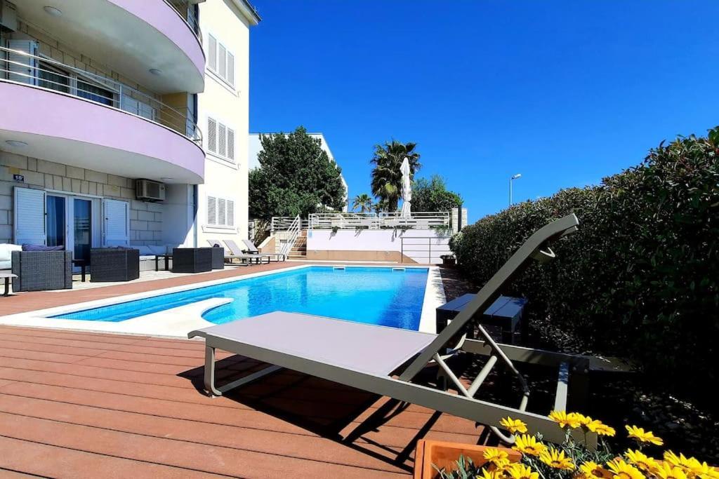 Sun With Sea View And Shared Pool