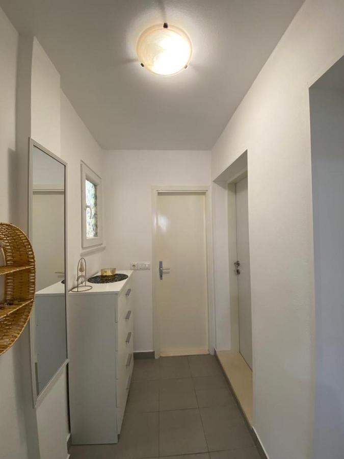 Ana Apartment Split